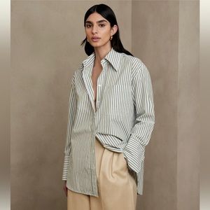 Banana Republic button down shirt in olive stripe. Size small. Great condition.